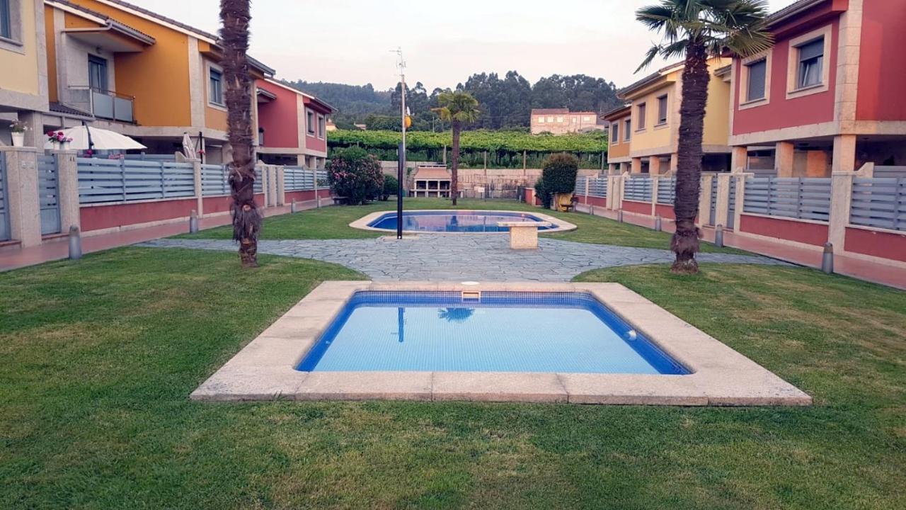 Chalet Vacacional Salnes Sur Con Piscina Cambados Exterior photo